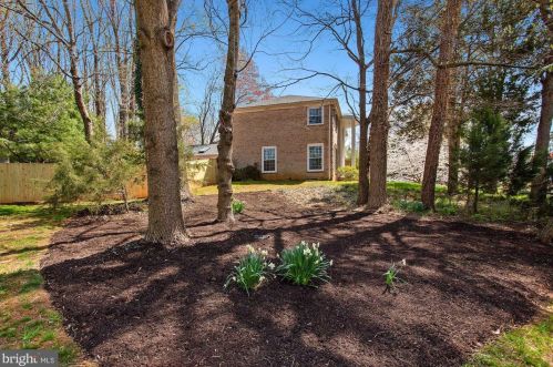 701 Rdg Dr, Mc Lean VA 22101-1620 exterior