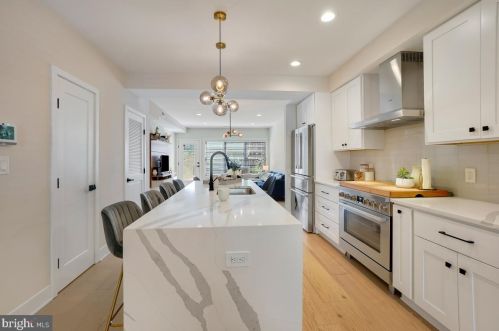 1733 Independence Ave, Washington DC  20003-1637 exterior