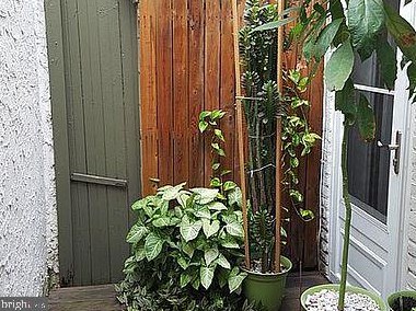 912 Catharine St, Philadelphia PA 19143-2624 exterior