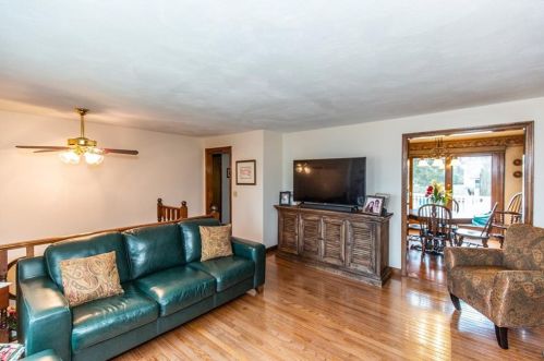 8 Ferncrest Dr, Providence RI 02919-3503 exterior