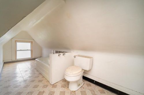 5420 Avondale Pl, Pittsburgh PA 15206-1402 exterior