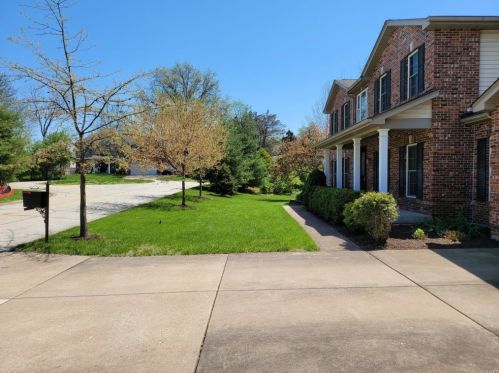 1 Crabapple Ct, Saint Louis MO 63132-3422 exterior