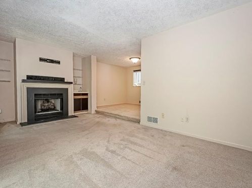 651 Newport Dr, Pittsburgh PA  15235-3226 exterior