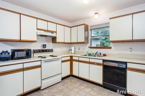 1900 Burton, Grand Rapids MI 49506-4620 exterior