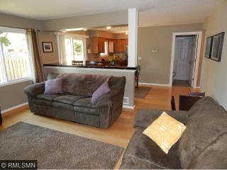 966 Monterey Ct, Saint Paul, MN 55126-5819