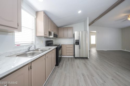 55 King Rd, Tucson AZ 85705-3217 exterior