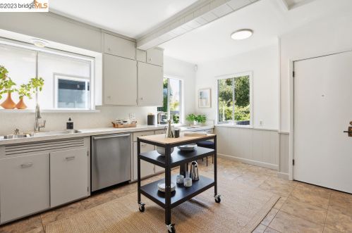 1318 Stannage, Berkeley CA 94706-1640 exterior