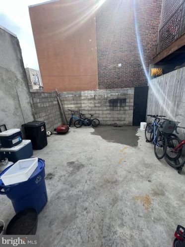 2011 6 St, Philadelphia PA 19122-1413 exterior