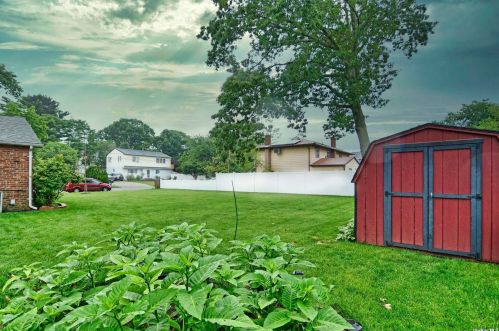 273 Essex St, Babylon NY 11704-2108 exterior