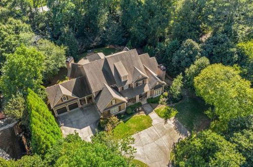 4968 Long Is Dr, Atlanta GA 30327-4904 exterior