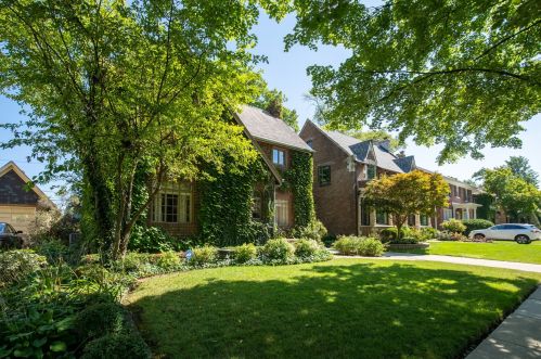 9837 Hamilton Ave, Chicago, IL 60643-1726