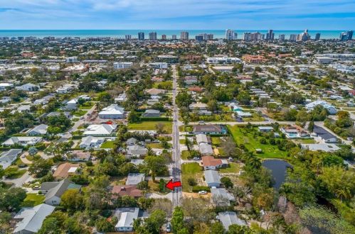 1266 Michigan Ave, Naples FL 34103-3874 exterior