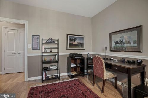 720 Bracey Ln, Alexandria VA  22314-6245 exterior