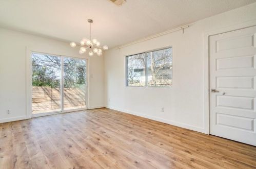 5315 Downs Dr, Austin TX 78721-2205 exterior