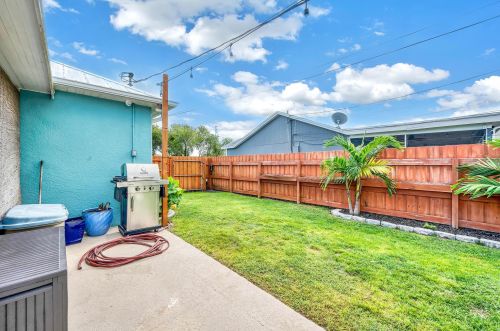 211 Kestor Dr, Fort Pierce FL 34953-5426 exterior