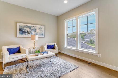 920 Darton Dr, Alexandria VA 22308-2021 exterior