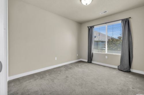 3939 Spencer Crst Ln, Taylorsville UT 84084-5004 exterior