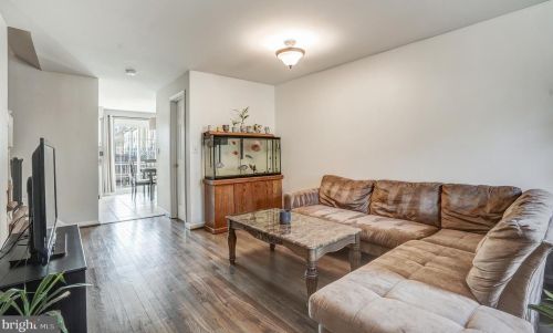 7818 Colonial Springs Blvd, Alexandria VA  22306-2864 exterior