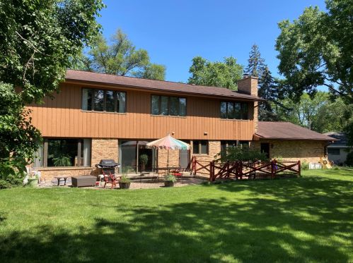 483 Commonwealth Ln, Elmhurst, IL 60126-4919