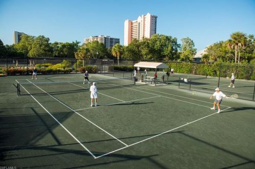 8380 Excalibur Cir, Naples FL 34108-7723 exterior