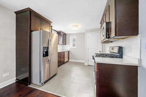 7339 Washtenaw Ave, Chicago IL 60645-1401 exterior