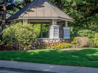 9407 176th Pl, Redmond, WA 98052-6934