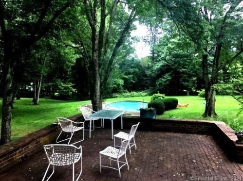 235 Deer Run Rd, Wilton CT 06897-1204 exterior