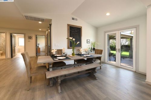 2992 Vessing Rd, Concord CA 94523-4515 exterior