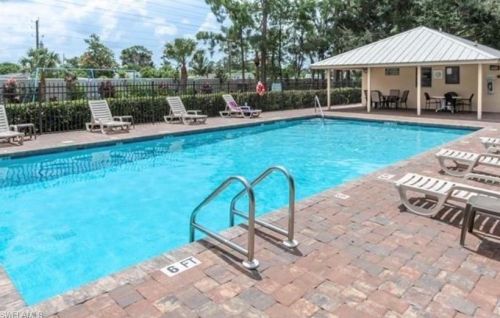 319 Stanhope Cir, Naples FL 34104-0812 exterior