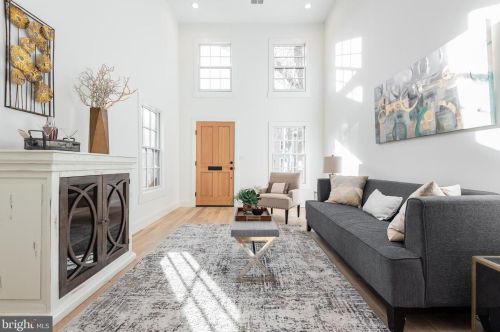 309 Patrick St, Alexandria VA  22314-2442 exterior