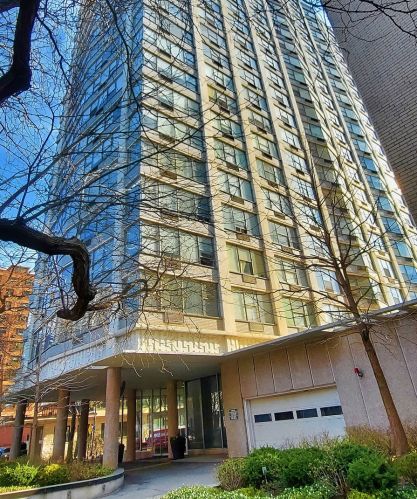 5757 Sheridan Rd, Chicago IL  60660-4735 exterior