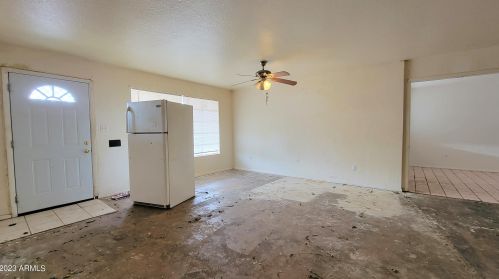 4026 Cavalier Dr, Phoenix, AZ 85019-1613