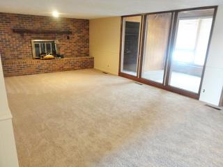 5909 110th Cir, Omaha NE  68164-1558 exterior