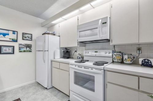 323 Live Oak Ln, Boynton Beach FL 33436-7116 exterior