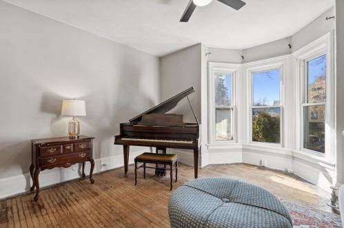 1672 Cass St, Milwaukee WI  53202-2053 exterior