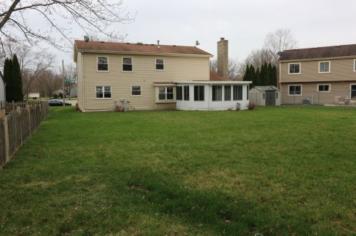 1222 Amberwood Dr, Bull Valley IL 60014-1825 exterior