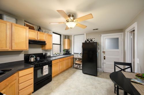 3220 Un Ave, Chicago IL 60616-4776 exterior