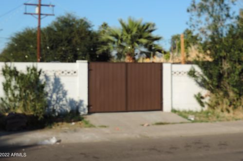 4001 61 St, Phoenix AZ 85033-1712 exterior