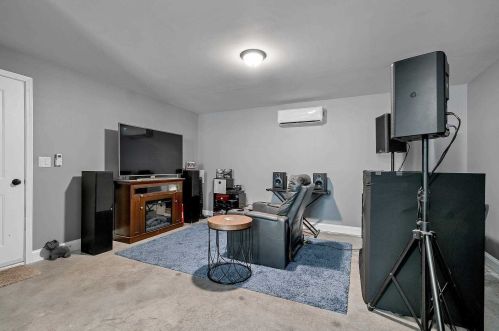 17 Sunrise Ln, Poughkeepsie NY exterior