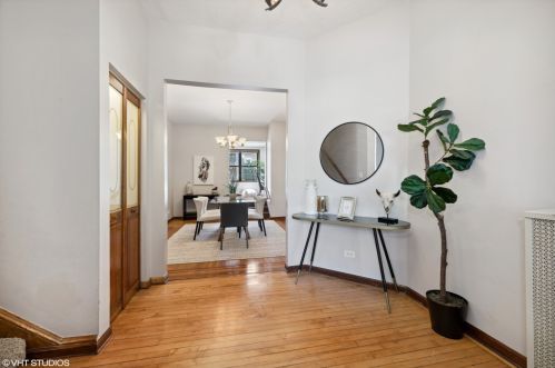 615 Oakdale Ave, Chicago, IL 60657-5309