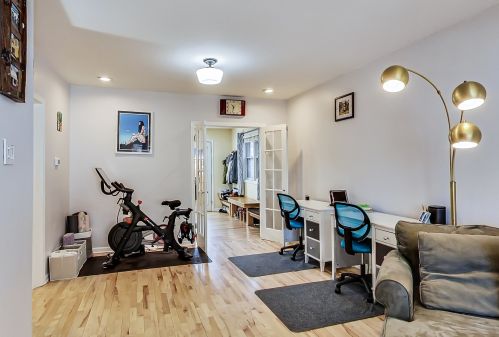 3823 Ravenswood Ave, Chicago IL 60660-2320 exterior