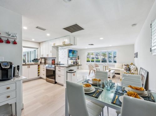 1550 Sandpiper St, Naples FL 34102-1595 exterior