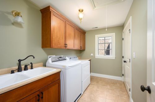 562 Linden Ave, Elmhurst IL 60126-4029 exterior