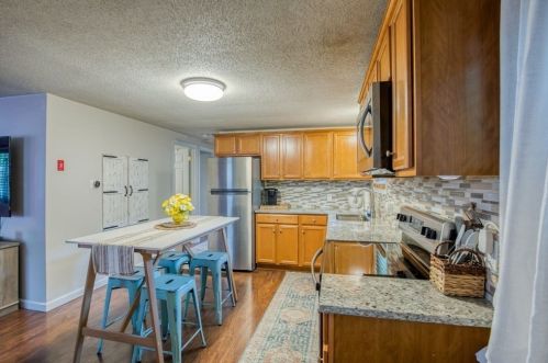 115 Hudson St, Springfield, MA 01118-1707