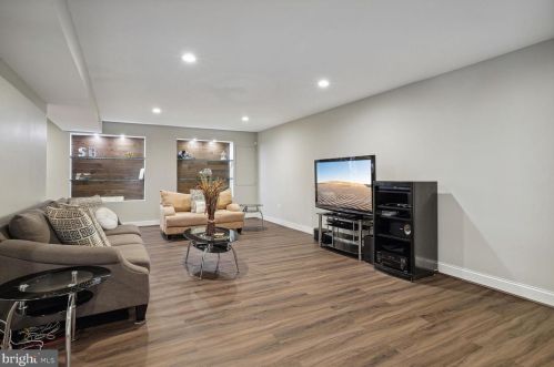 8819 Victory Ln, Rockville MD 20854-3643 exterior