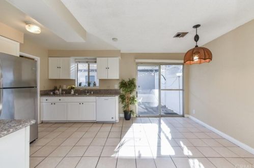 1407 Sycamore Ave, Tustin CA 92780-6279 exterior