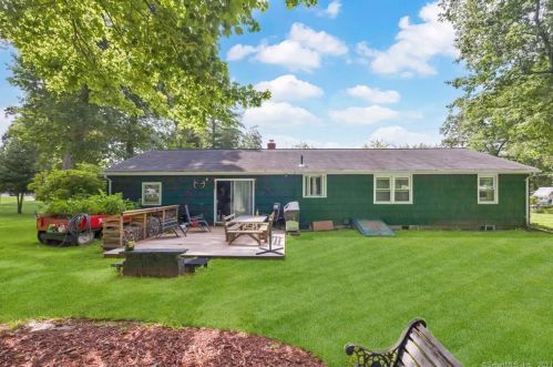 17 Shady Oak Dr, Enfield CT 06082-2311 exterior