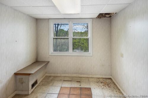 79 Commerce Ave, Killingly CT 06239-2804 exterior