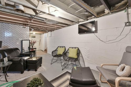 4135 1 Pl, Milwaukee WI 53207-4311 exterior