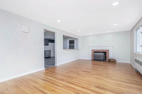 42 Lepage Rd, Windsor CT  06095-4443 exterior